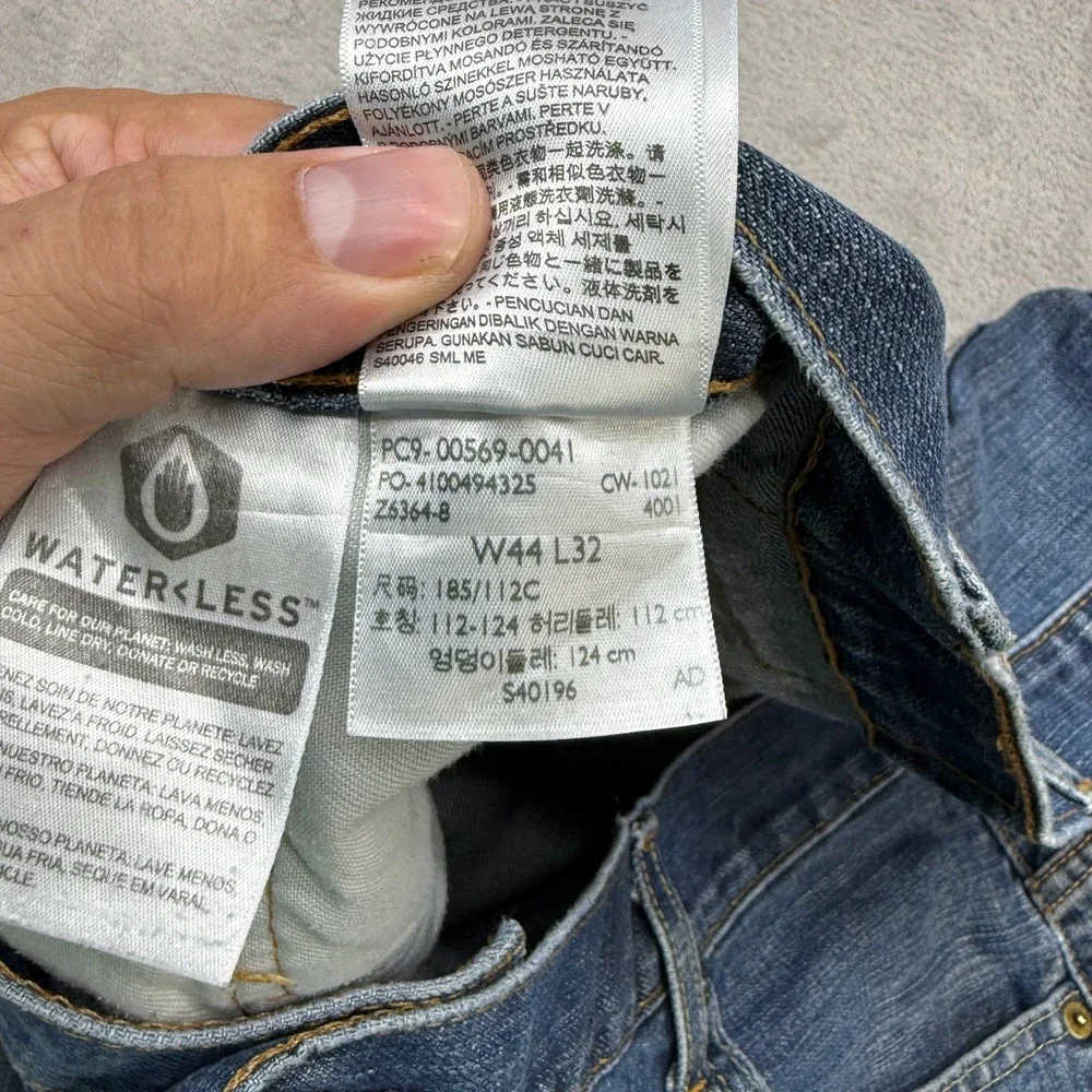 Levis levi 569